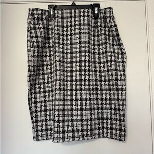 Chic Black and White Checkered Pencil Skirt